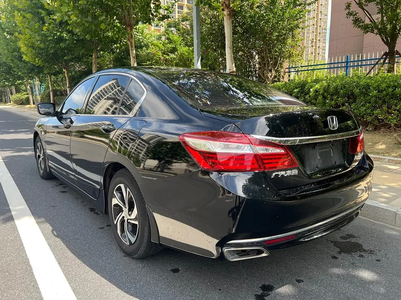 Honda Accord — фото 7