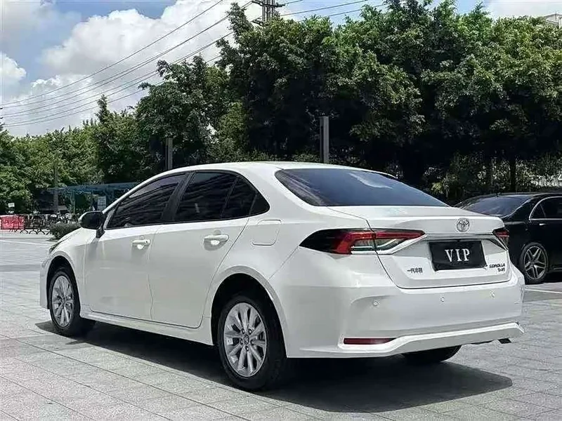 Toyota Corolla — фото 9