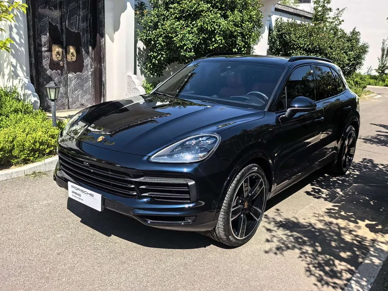 Porsche Cayenne — фото 1