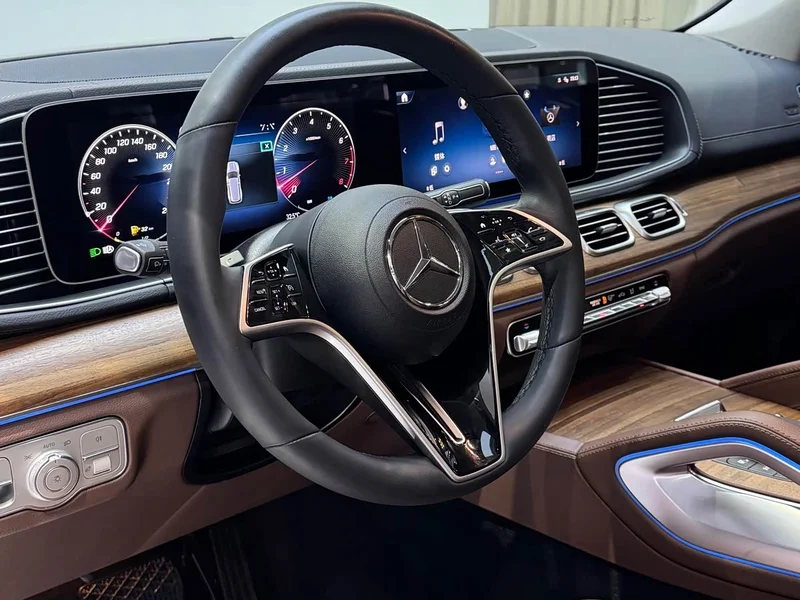 Mercedes-Benz GLS — фото 12