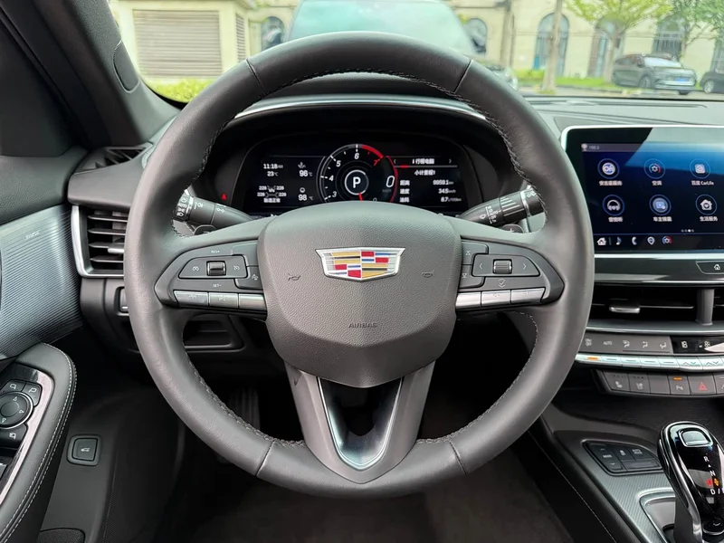 Cadillac CT5 — фото 12