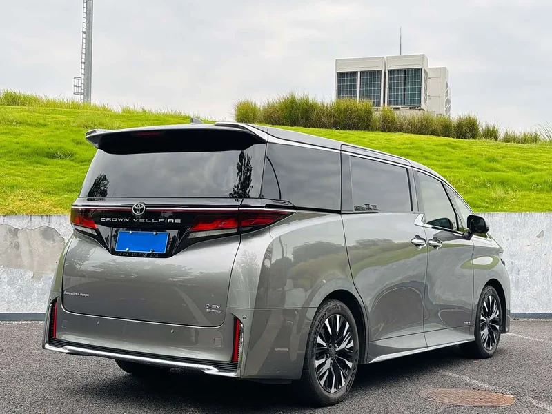 Toyota Vellfire — фото 4