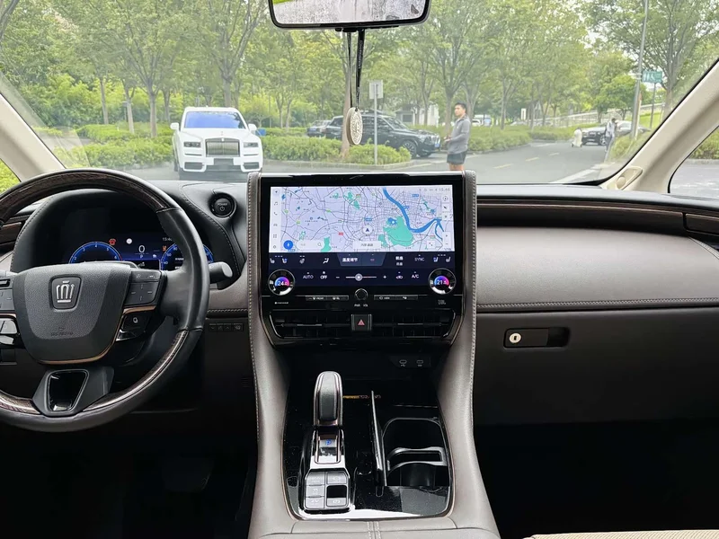Toyota Vellfire — фото 8