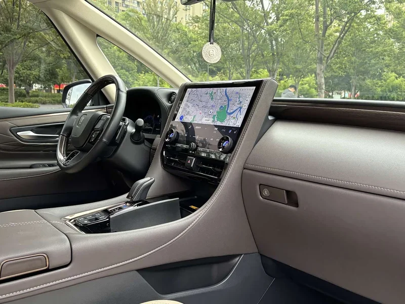 Toyota Vellfire — фото 9