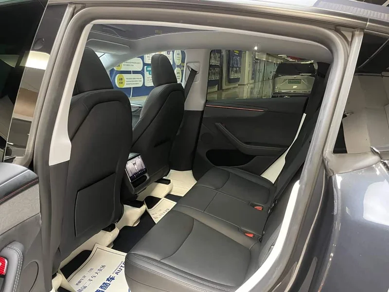 Tesla Model Y — фото 11