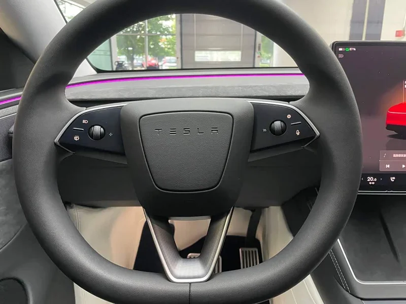 Tesla Model Y — фото 12