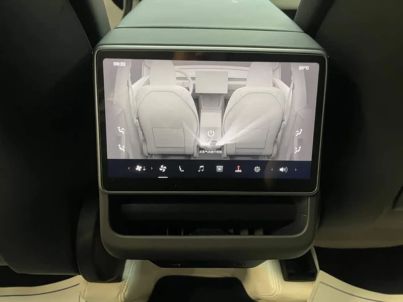 Tesla Model Y — фото 14