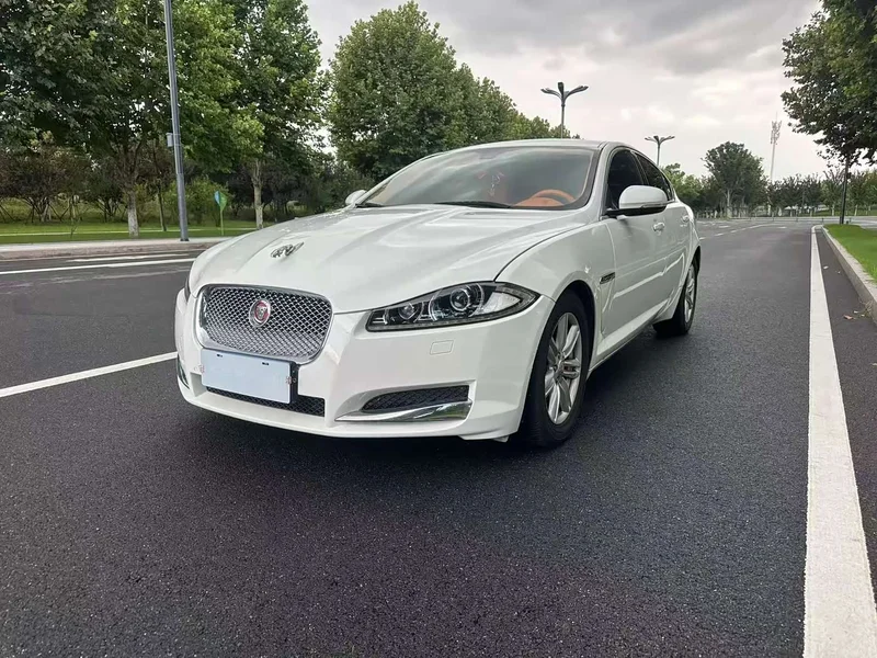 Jaguar XF — фото 1