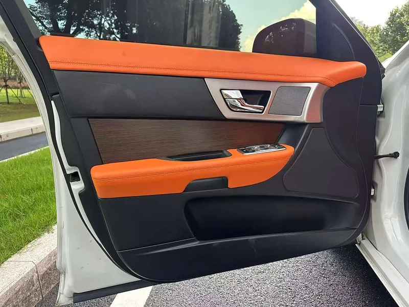 Jaguar XF — фото 14