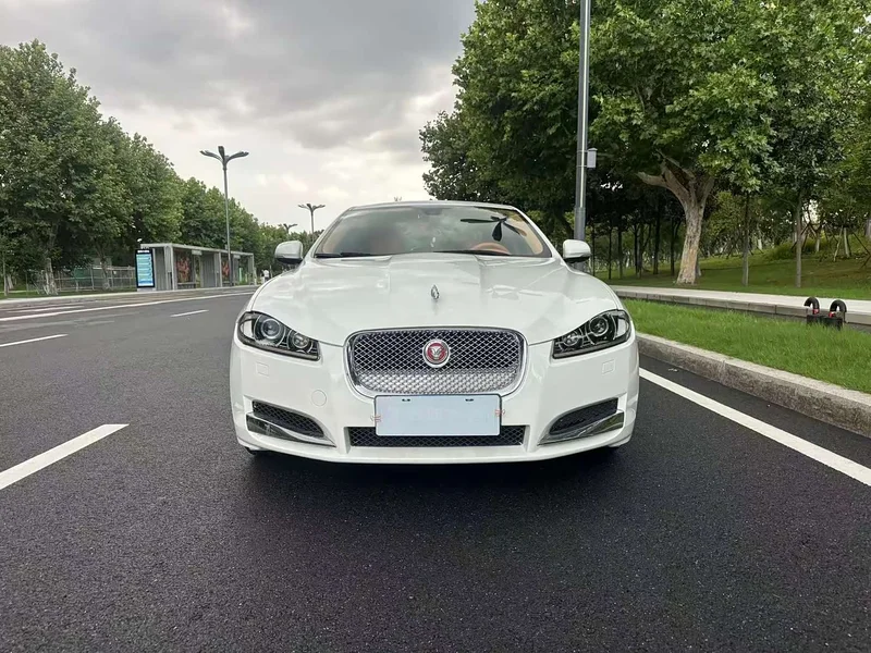 Jaguar XF — фото 2