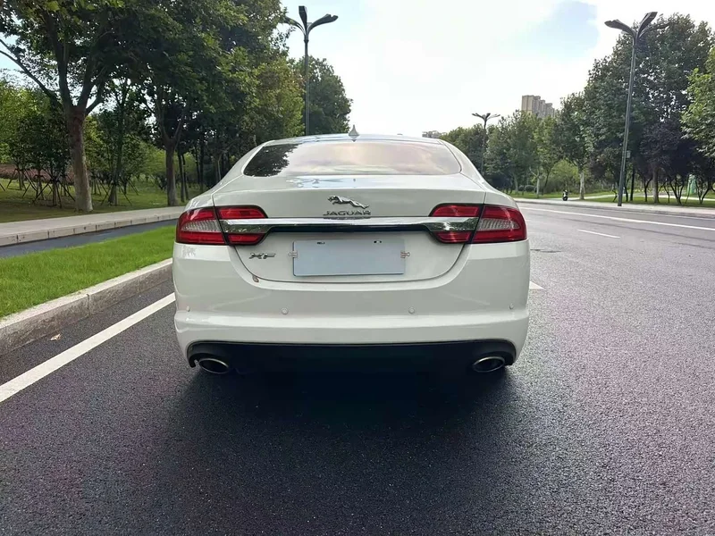 Jaguar XF — фото 5