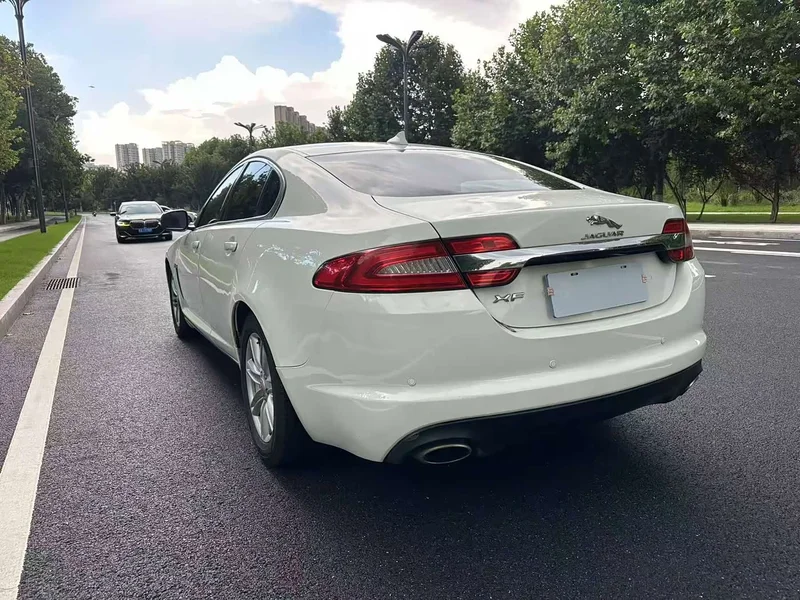 Jaguar XF — фото 6
