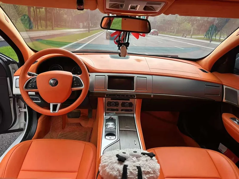 Jaguar XF — фото 9