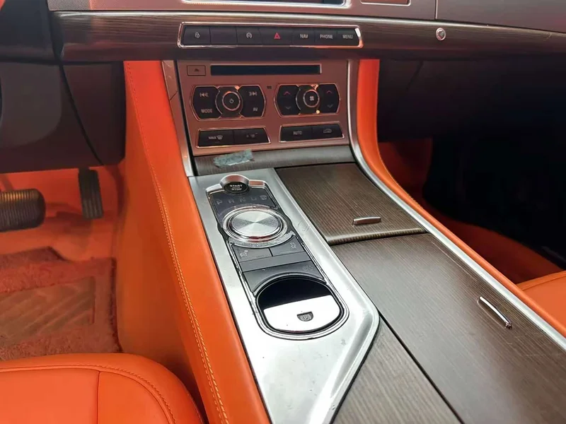 Jaguar XF — фото 10