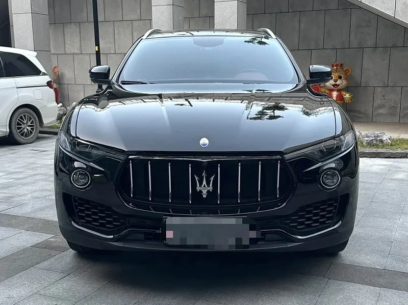 Maserati Levante — фото 1