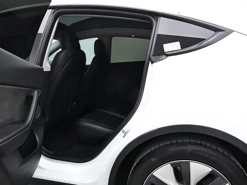 Tesla Model Y — фото 14