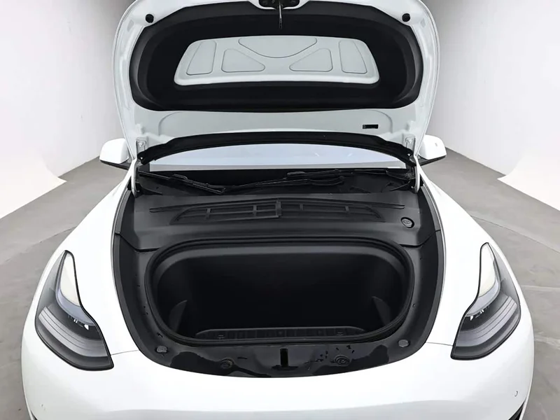 Tesla Model Y — фото 17