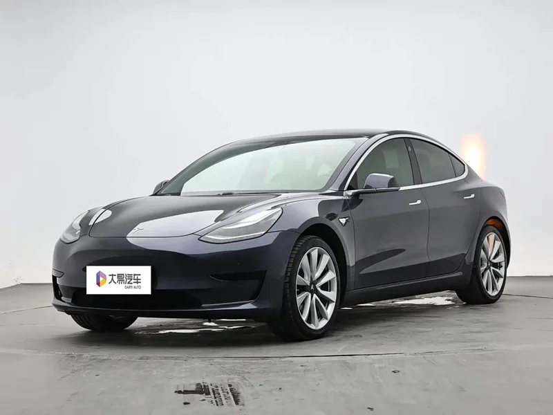 Tesla Model 3 — фото 1