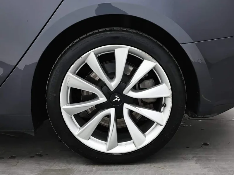 Tesla Model 3 — фото 11