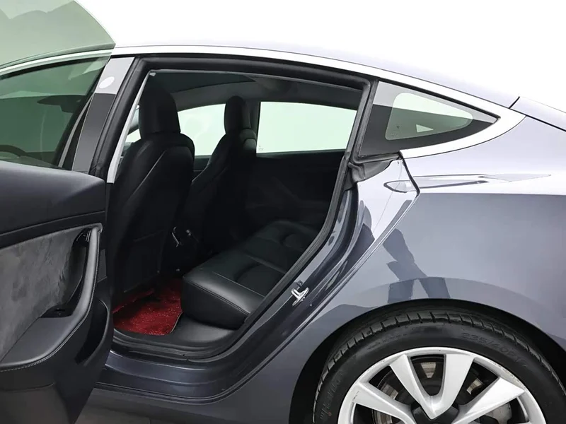 Tesla Model 3 — фото 16