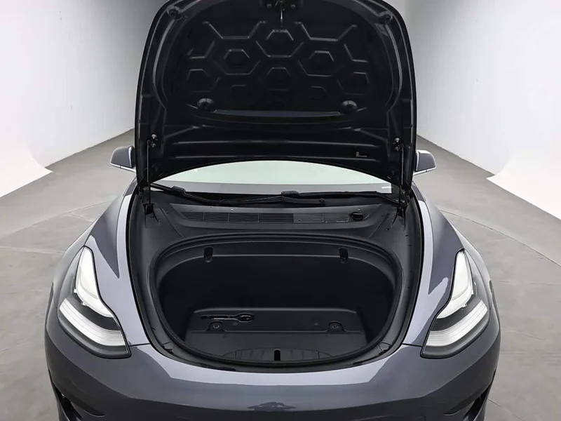 Tesla Model 3 — фото 17