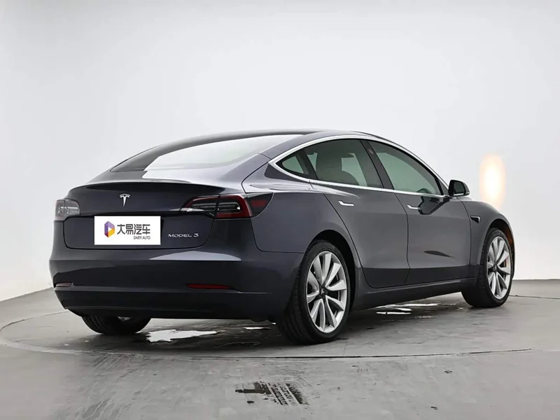 Tesla Model 3 — фото 3