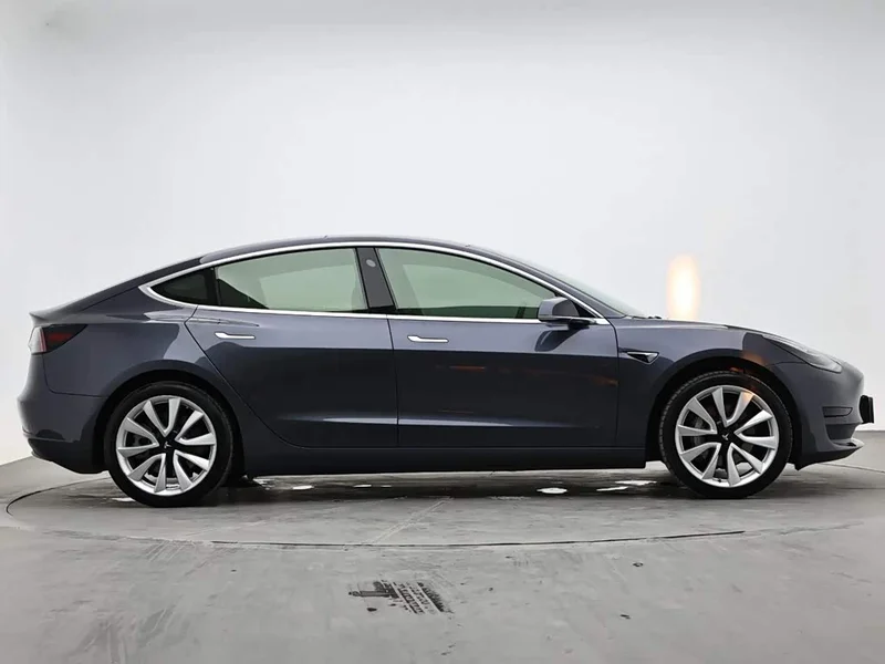 Tesla Model 3 — фото 5