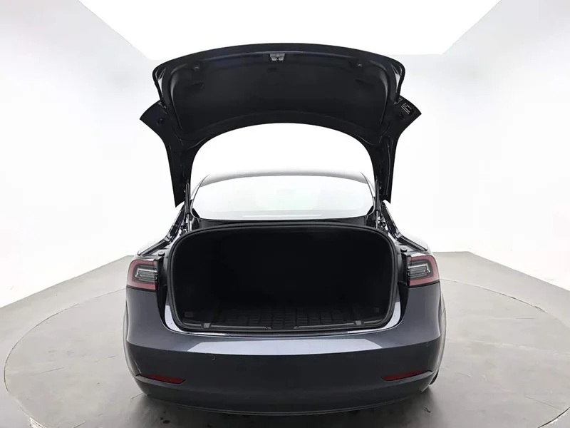 Tesla Model 3 — фото 10