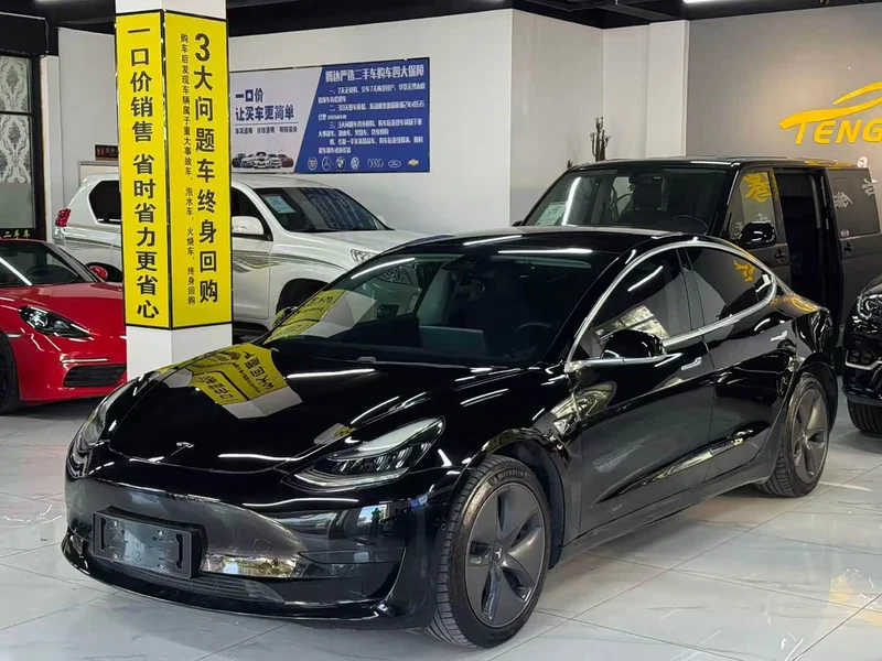 Tesla Model 3 — фото 1