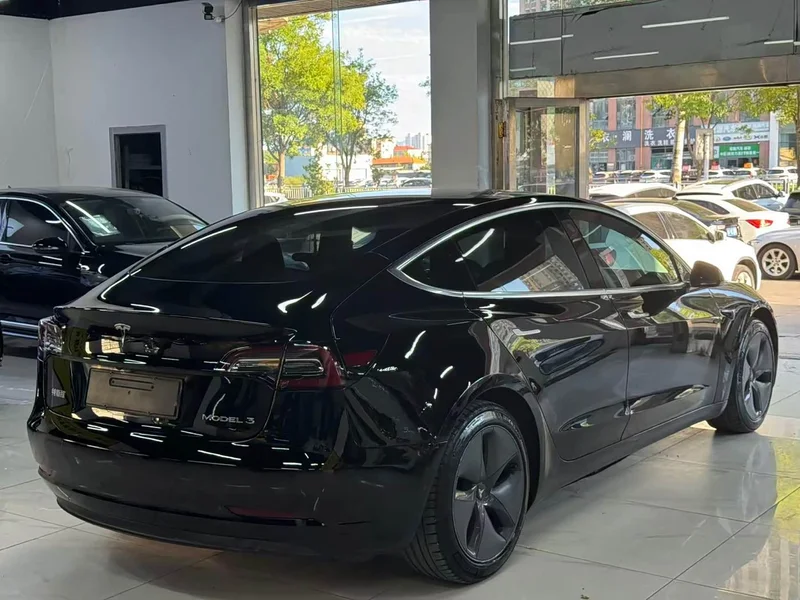 Tesla Model 3 — фото 6