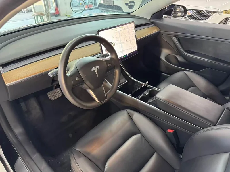 Tesla Model 3 — фото 7