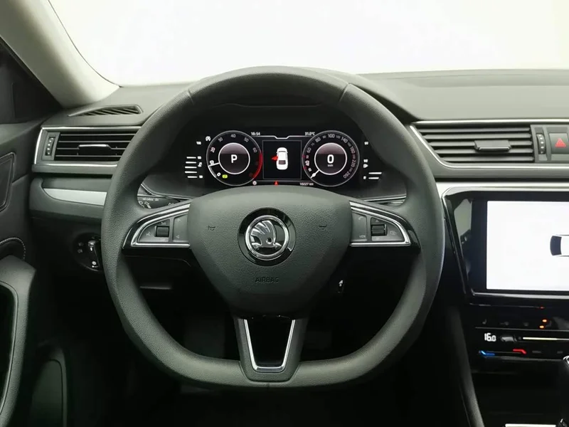 Skoda Superb — фото 11