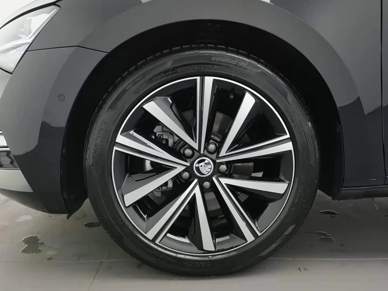 Skoda Superb — фото 17