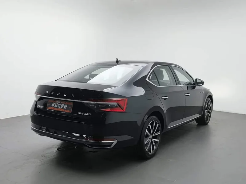 Skoda Superb — фото 2