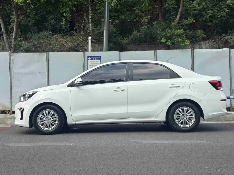 Kia Rio — фото 8
