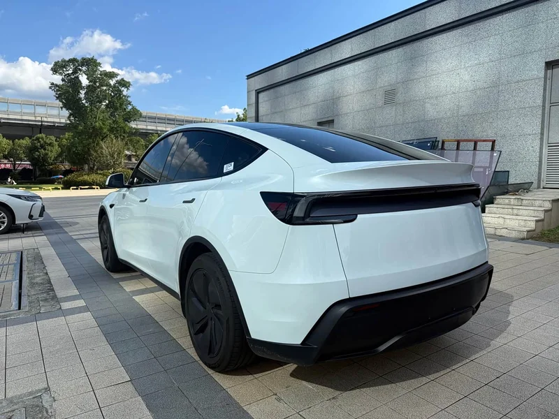 Tesla Model Y — фото 14