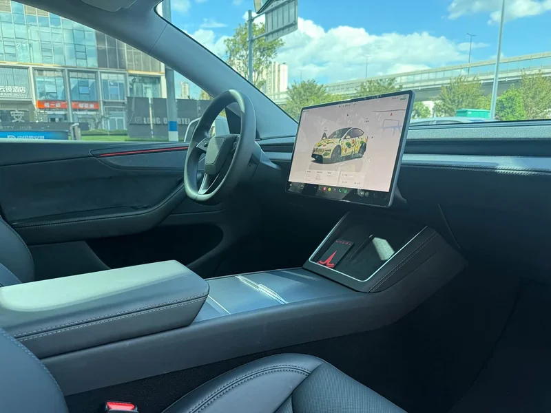 Tesla Model Y — фото 10