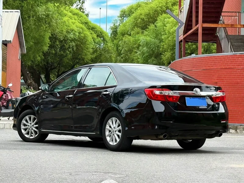 Toyota Camry — фото 7
