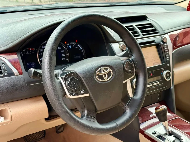Toyota Camry — фото 10