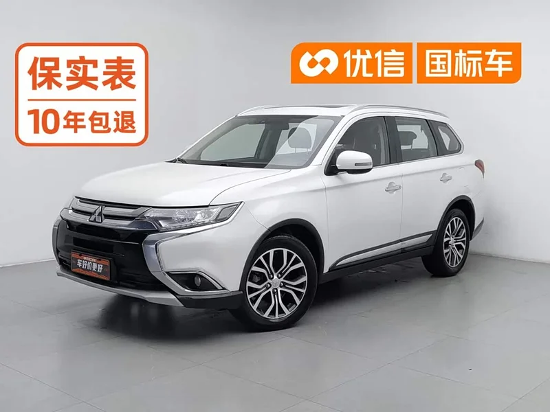 Mitsubishi Outlander — фото 1