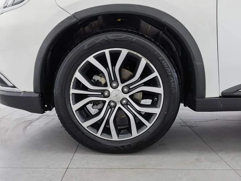 Mitsubishi Outlander — фото 17
