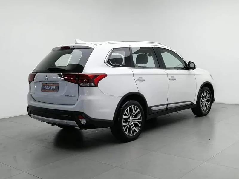 Mitsubishi Outlander — фото 2