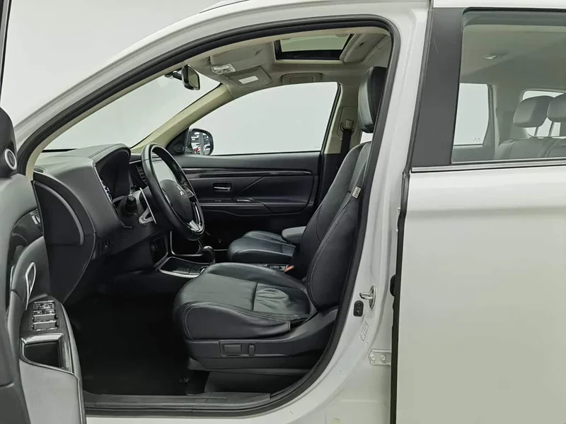 Mitsubishi Outlander — фото 10