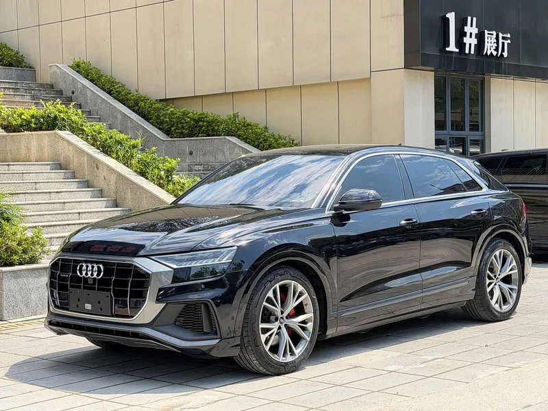 Audi Q8 — фото 1