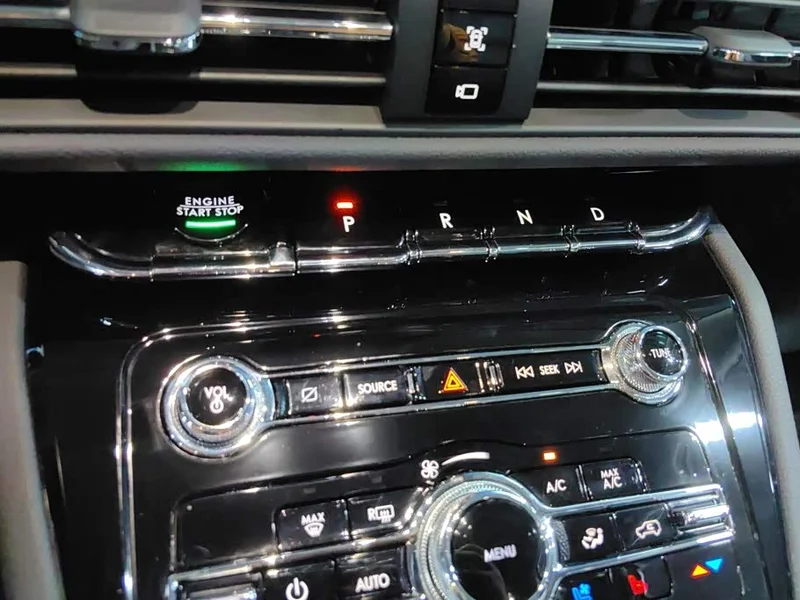 Jeep Renegade — фото 16