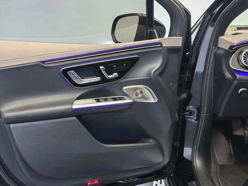 Mercedes-Benz EQE SUV — фото 16