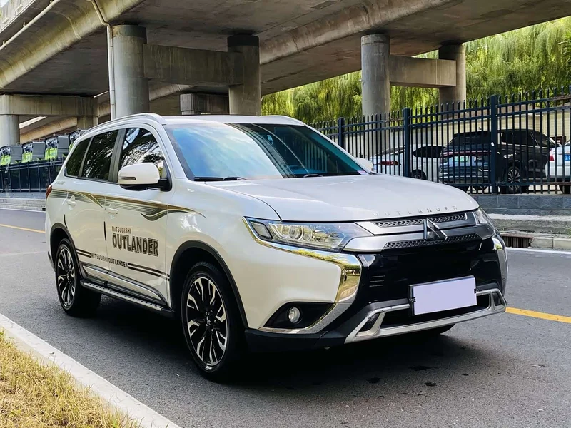 Mitsubishi Outlander — фото 13