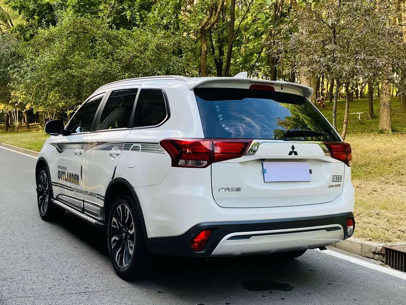 Mitsubishi Outlander — фото 16