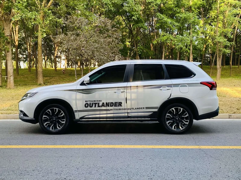 Mitsubishi Outlander — фото 2