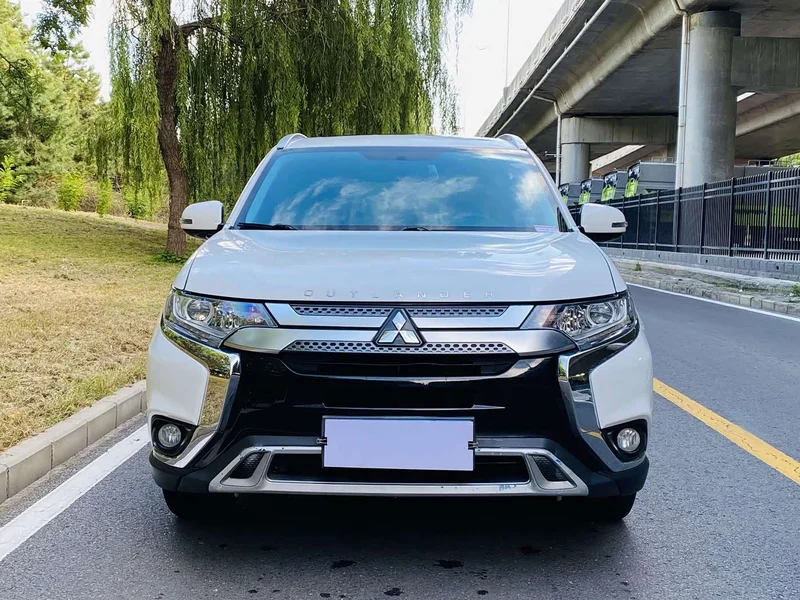 Mitsubishi Outlander — фото 3